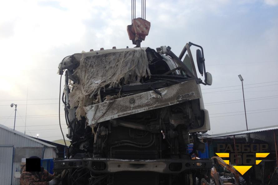 Поступил в разбор Mercedes Axor 1843 LS 430 л.с 2012г двигатель OM457LA объем 11967см  пробег 40000км