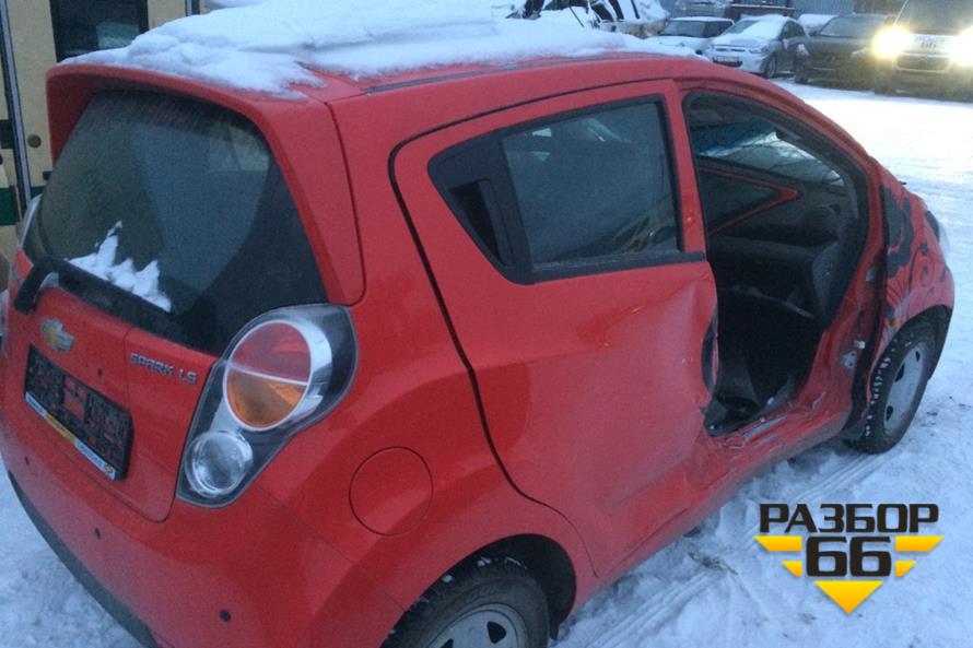 Поступил в разбор Chevrolet Spark 2012  1.0л   68л.с  АКПП  двс B10D1