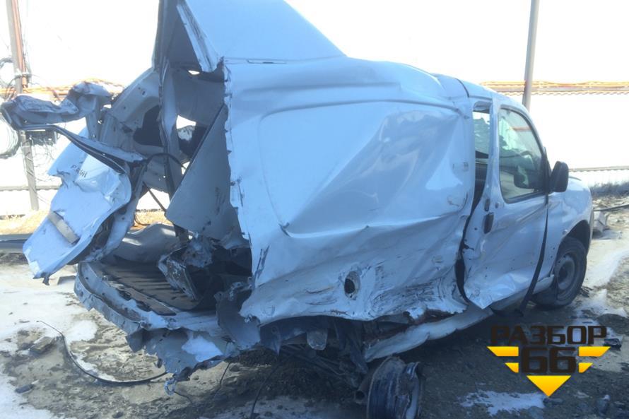 Поступил в разбор Renault Kangoo  2011  1.6л   84л.с  МКПП двс K7MK750