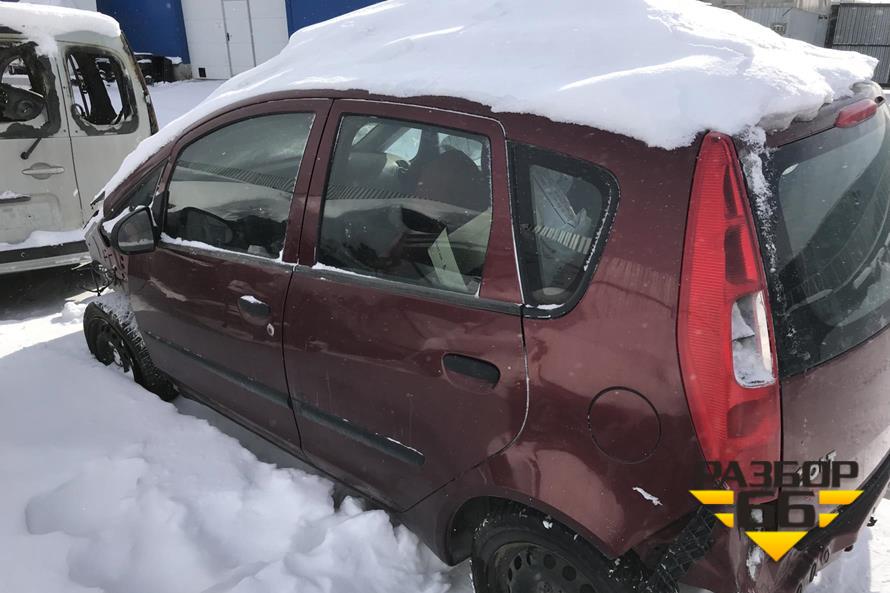 На разборе новая машина — Mitsubishi Colt 2005г 1.3л 95л.с