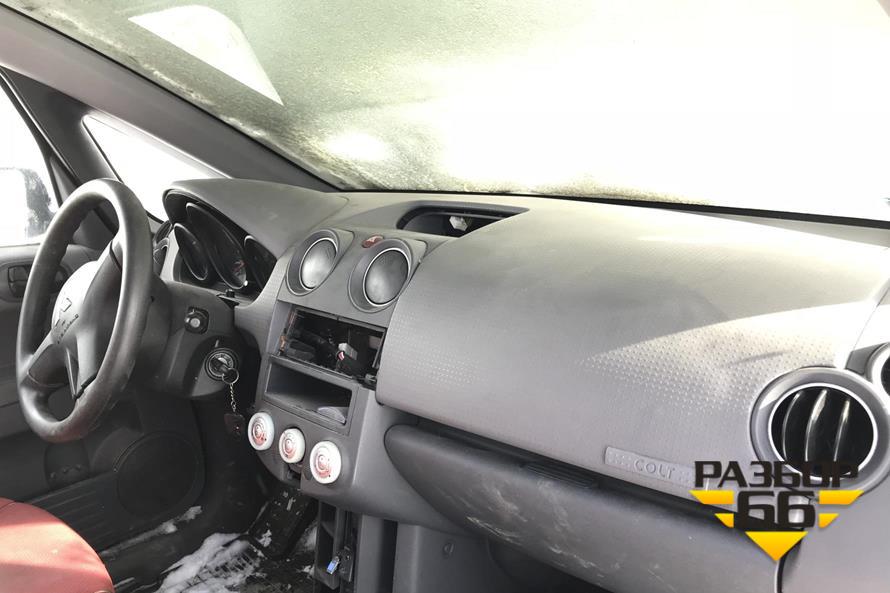 На разборе новая машина — Mitsubishi Colt 2005г 1.3л 95л.с