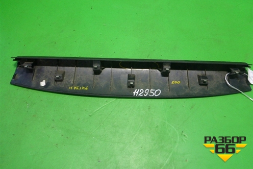 Обшивка двери багажника (верхняя) для Volkswagen Tiguan с 2007-2011г