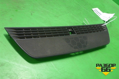 Накладка на торпедо (8E0819635E) для Audi A4 (В7) с 2004-2009г