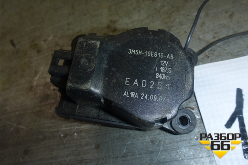 Моторчик заслонки отопителя (3M5H19E616AB) для Ford Focus 2 с 2005-2008г