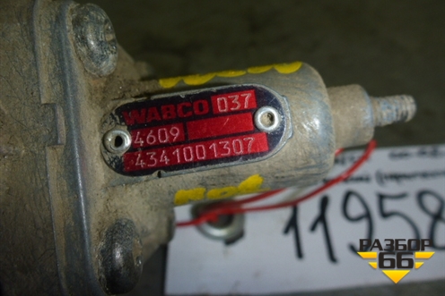 Клапан пневматический (перепускной) для Volvo TRUCK FH с 2002-2008г (ФШ)