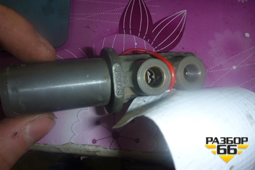 Клапан пневматический (с блока педалей на сцепление) (1653156) для Volvo TRUCK FH с 2002-2008г (ФШ)