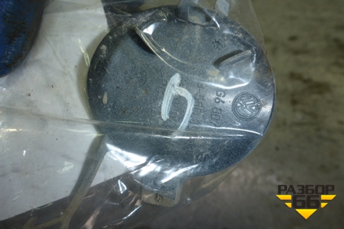 Заглушка в задний бампер (5G6807441) для Volkswagen Golf VII с 2012г
