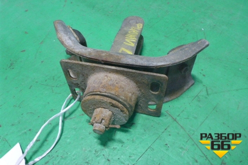 Замок кабины (левый ответная часть на раму) для Yuejin NJ1020/K1500