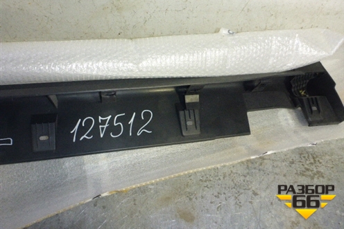 Накладка на порог наружная правая (новая) для Honda CR-V(RD4) с 2002-2006г (71800SCAE000)