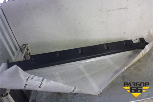 Накладка на порог наружная правая (новая) для Honda CR-V(RD4) с 2002-2006г (71800SCAE000)