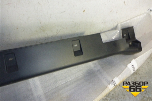 Накладка на порог наружная правая (новая) для Honda CR-V(RD4) с 2002-2006г (71800SCAE000)