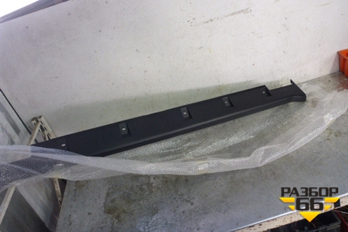 Накладка на порог наружная левая (новая) для Honda CR-V(RD4) с 2002-2006г (71850SCAE000)