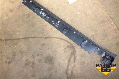 Накладка на порог наружная правая (новая5110509S9A500) для Honda CR-V(RD4) с 2002-2006г