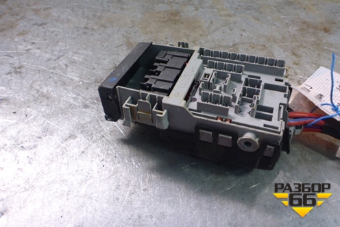 Блок предохранителей салонный (13222786) для Opel Astra J с 2009г