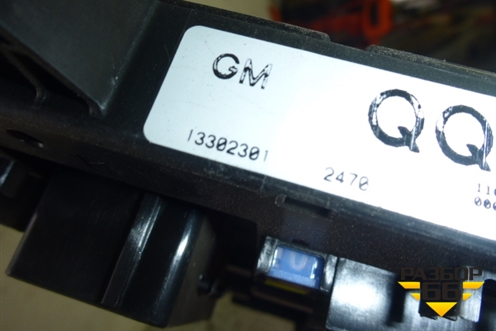 Блок предохранителей салонный (в багажник) 13302301 для Opel Astra J с 2009г