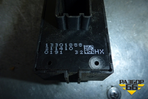 Кнопка стеклоподъёмника (задняя) (13301888) для Opel Astra J с 2009г