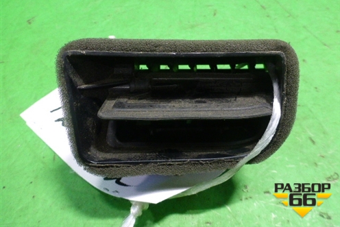 Дефлектор воздушный правый (новый) (3T0819702) для Skoda Superb с 2008-2015г