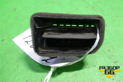 Дефлектор воздушный правый (новый) (3T0819702) для Skoda Superb с 2008-2015г