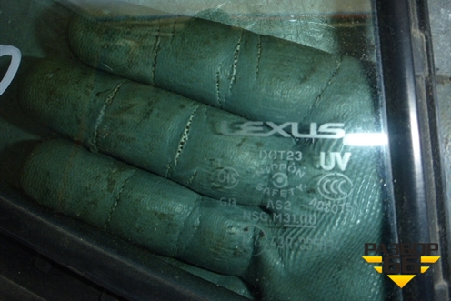 Стекло двери задней правой форточка (6812353100) для Lexus IS-250 с 2005-2013г