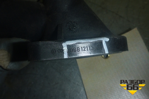 Фланец двигателя системы охлаждения (новый) (06B121133G) для Volkswagen Passat (B5) с 1996-2005г