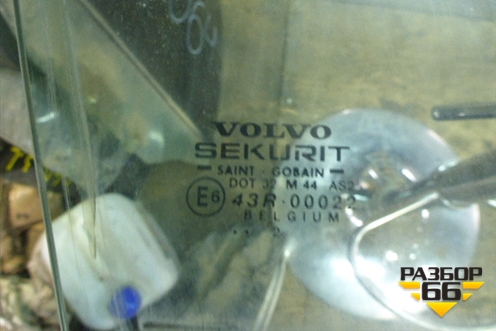 Стекло двери передней правой для Volvo S40 с 2001-2003г