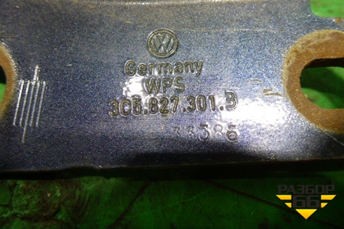 Петля крышки багажника левая (3C5827301) для Volkswagen Passat (B6) с 2005-2010г
