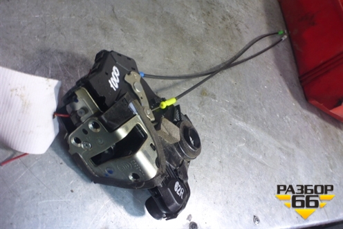 Замок двери передней правой для Toyota Avensis с 2003-2009г