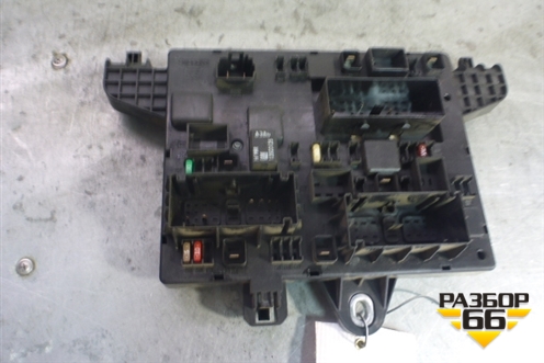 Блок предохранителей салонный (в багажник) (13343949) для Opel Astra J с 2009г