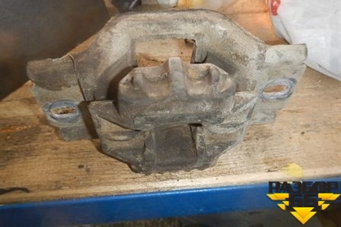 Опора КПП левая (МКПП) для Ford Fiesta с 2001-2008г