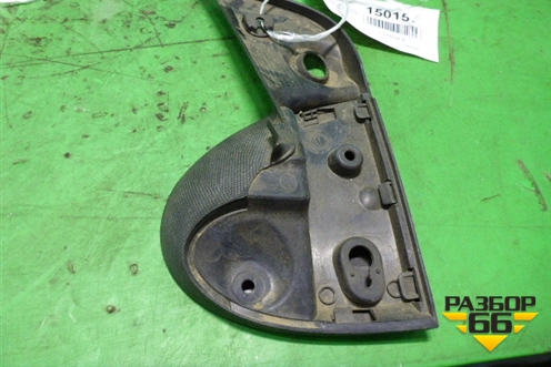 Накладка двери передней правой уголок (674910H010) для Citroen C1 с 2005г