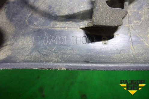 Накладка двери передней правой уголок (674910H010) для Citroen C1 с 2005г
