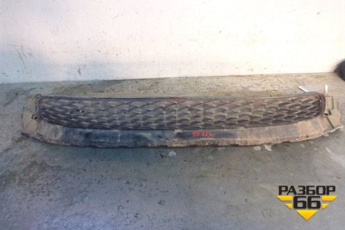 Решетка в передний бампер центральная (71105TR0G002) для Honda Civic 4D с 2012г