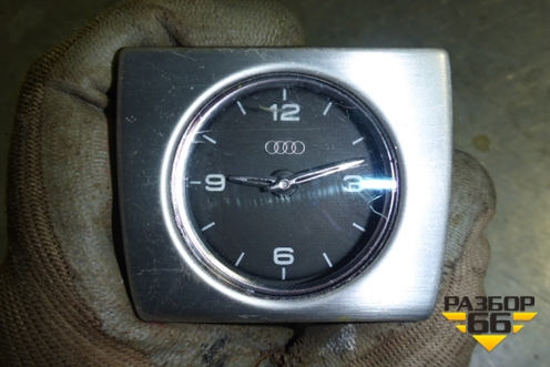 Часы (4H0919204H) для Audi A8 с 2009-2017г
