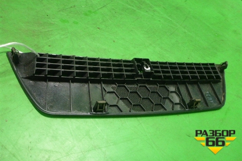 Накладка на торпедо (8E0819635E) для Audi A4 (В7) с 2004-2009г