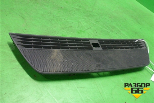 Накладка на торпедо (8E0819635E) для Audi A4 (В7) с 2004-2009г