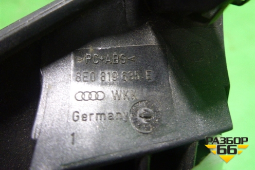 Накладка на торпедо (8E0819635E) для Audi A4 (В7) с 2004-2009г