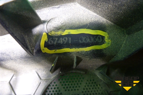 Накладка двери передней правой уголок (6749105060) для Toyota Avensis с 2003-2009г