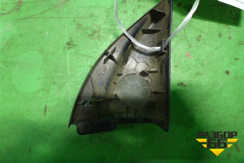 Накладка двери передней левой уголок (6749205060) для Toyota Avensis с 2003-2009г