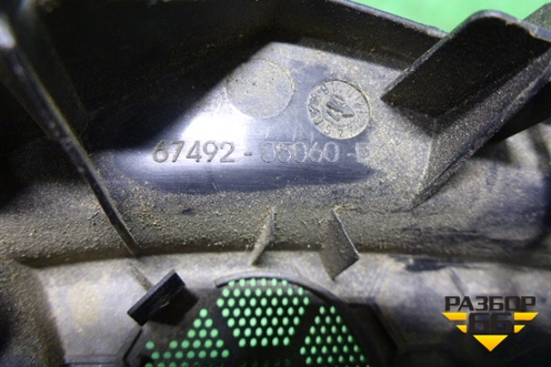 Накладка двери передней левой уголок (6749205060) для Toyota Avensis с 2003-2009г