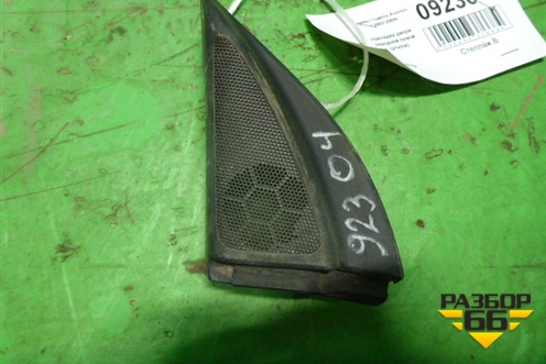 Накладка двери передней левой уголок (6749205060) для Toyota Avensis с 2003-2009г