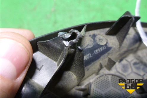 Накладка двери передней левой уголок (6749205060) для Toyota Avensis с 2003-2009г