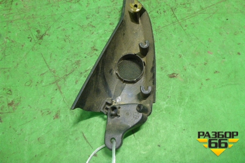 Накладка двери передней правой уголок (5M0837994) для Volkswagen Golf V Plus с 2005-2014г