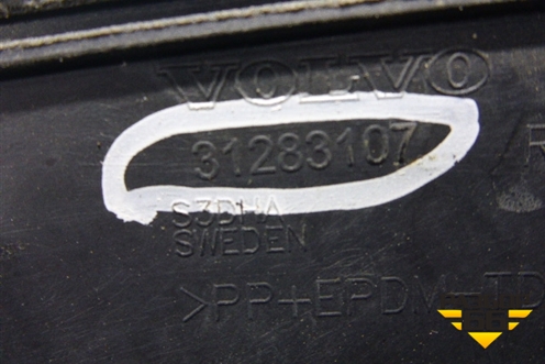 Накладка заднего крыла правого (31283107) для Volvo XC70 с 2007г
