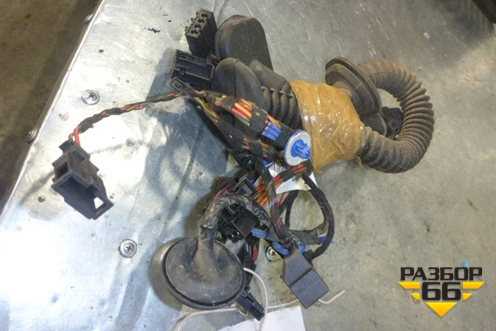 Проводка двери задней правой для Volkswagen Touareg c 2002-2010г
