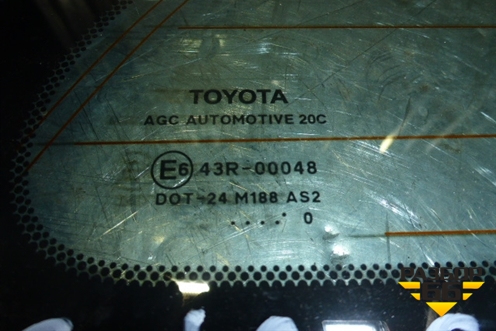 Стекло глухое правое (универсал) для Toyota Avensis с 2008-2018г