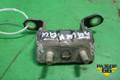 Петля двери багажника (90400AV730) для Nissan Qashqai (J10E) с 2006-2013г