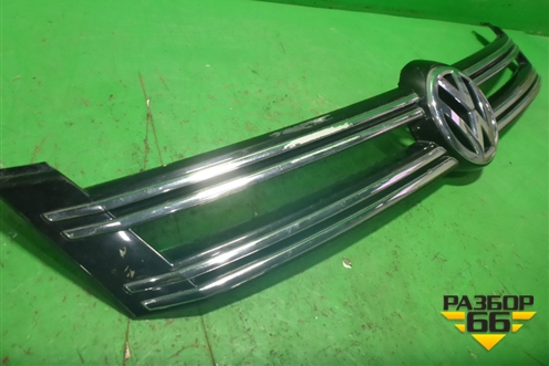 Накладка на решетку радиатора (5N0853655) для Volkswagen Tiguan с 2011-2016г