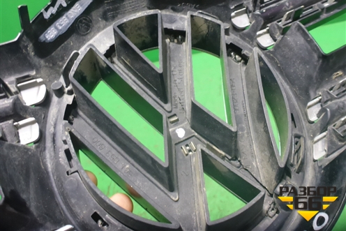 Накладка на решетку радиатора (5N0853655) для Volkswagen Tiguan с 2011-2016г
