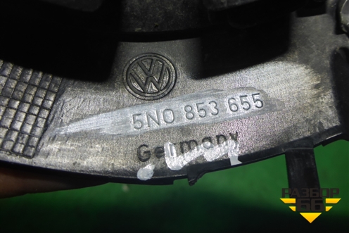 Накладка на решетку радиатора (5N0853655) для Volkswagen Tiguan с 2011-2016г