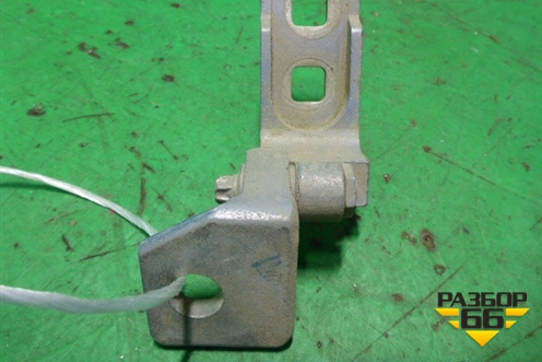 Петля двери передней правой нижняя (13180568) для Opel Corsa D с 2006-2014г